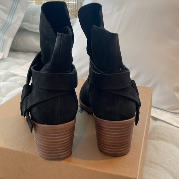 UGG W Elora bootie in black suede - Picture 3 of 6